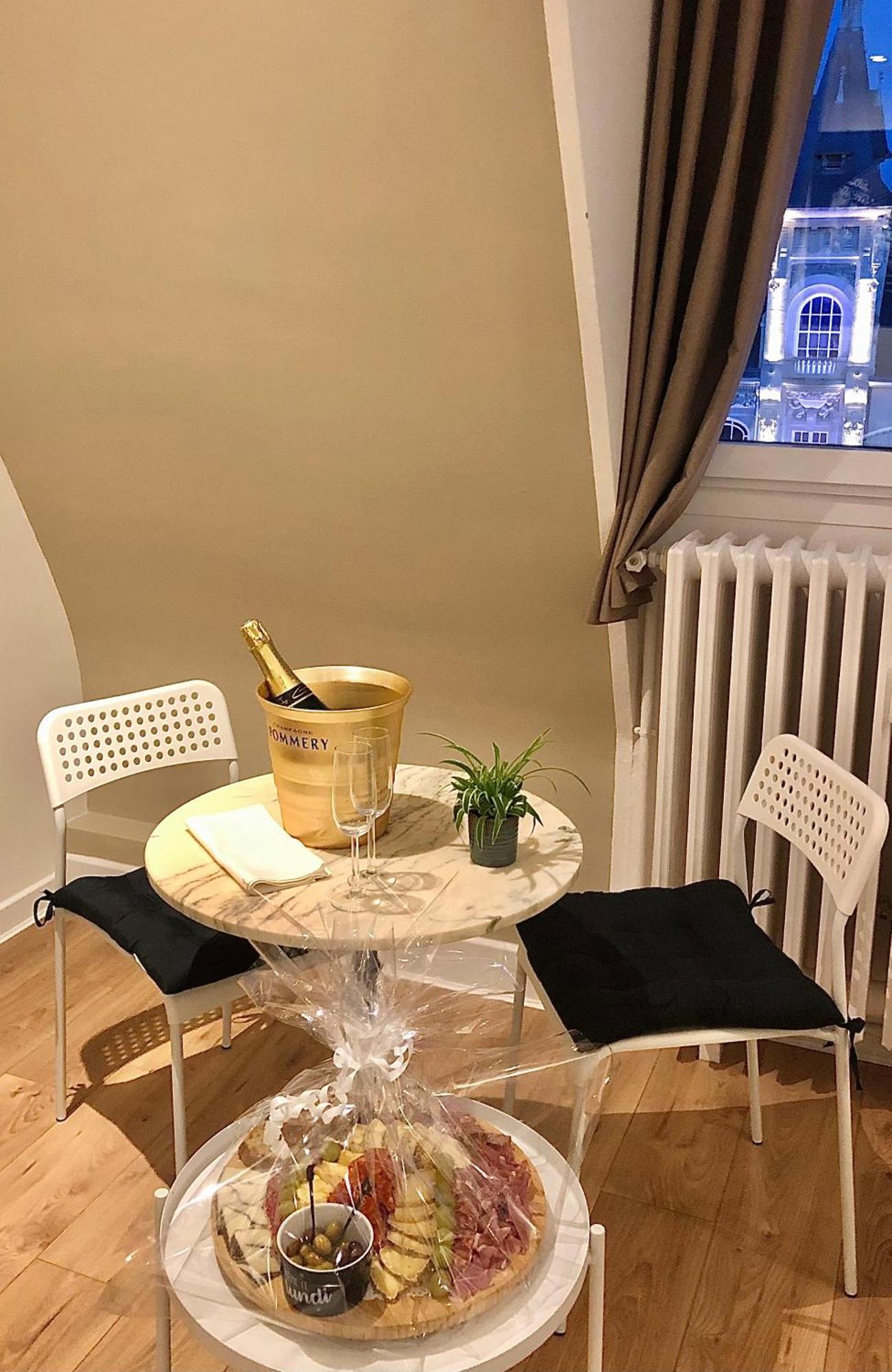 La Suite 7 Gite Urbain Charleville-Mézières Buitenkant foto