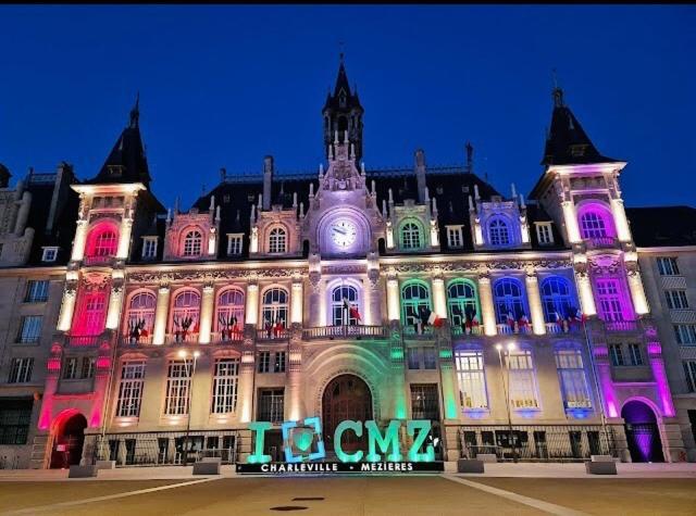 La Suite 7 Gite Urbain Charleville-Mézières Buitenkant foto